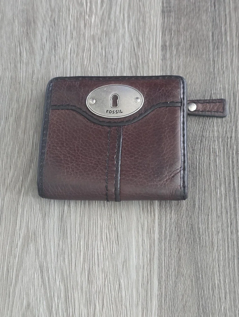 Fossil Unisex Brown Leather Wallet with Keyhole Plate